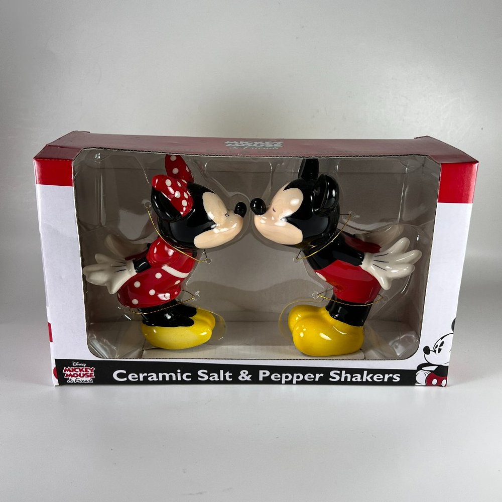 Mickey Minnie Mouse Kissing Ceramic Salt Pepper Shakers Disney Set of 2